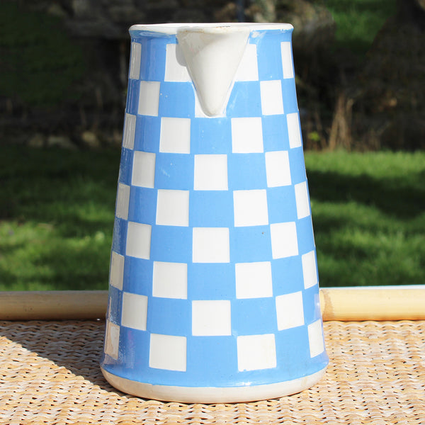 Ancien pichet / broc 20.5 cm en faïence de Sarreguemines / Digoin modèle à damier bleu & blanc no Lustucru