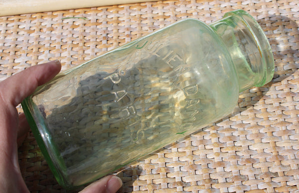 Ancien bocal à cornichons publicitaire Julien Damoy Paris ( verre ouraline ? )