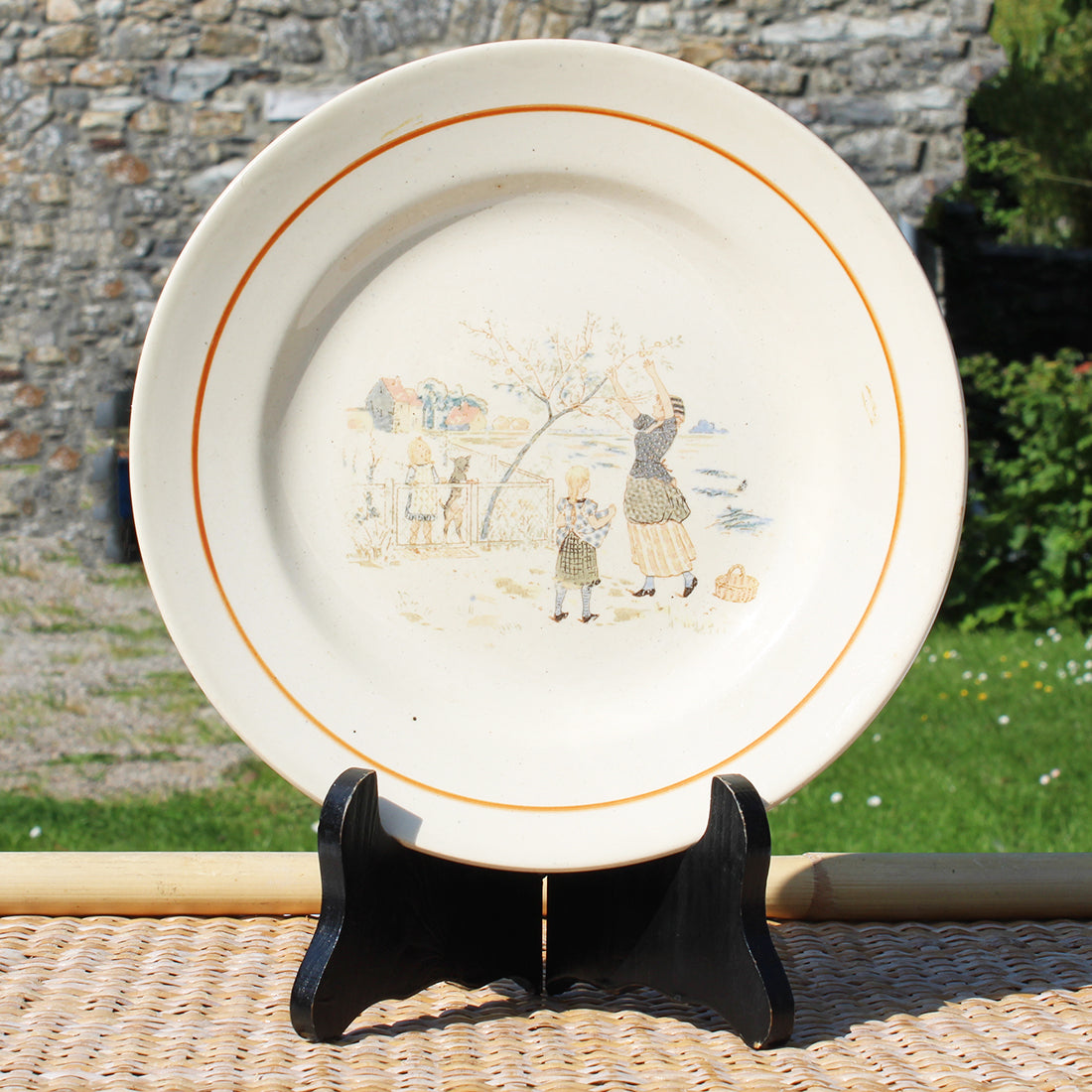 Ancienne assiette plate 22 cm en faïence de Sarreguemines modèle Enfants Richard