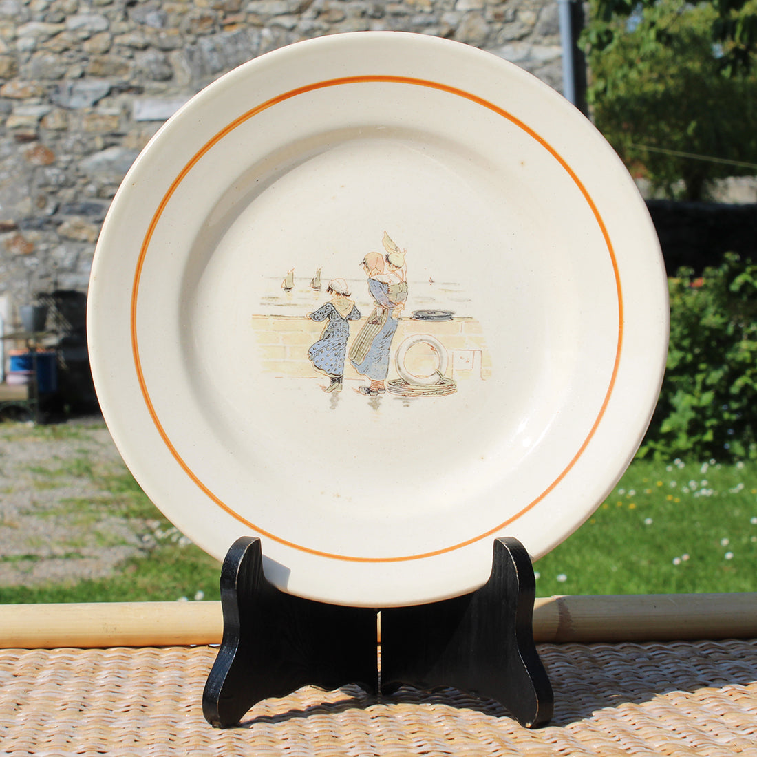 PETITE assiette enfant faïence SARREGUEMINES FRANCE style PETITE assiette enfant faïence SARREGUEMINES FRANCE style