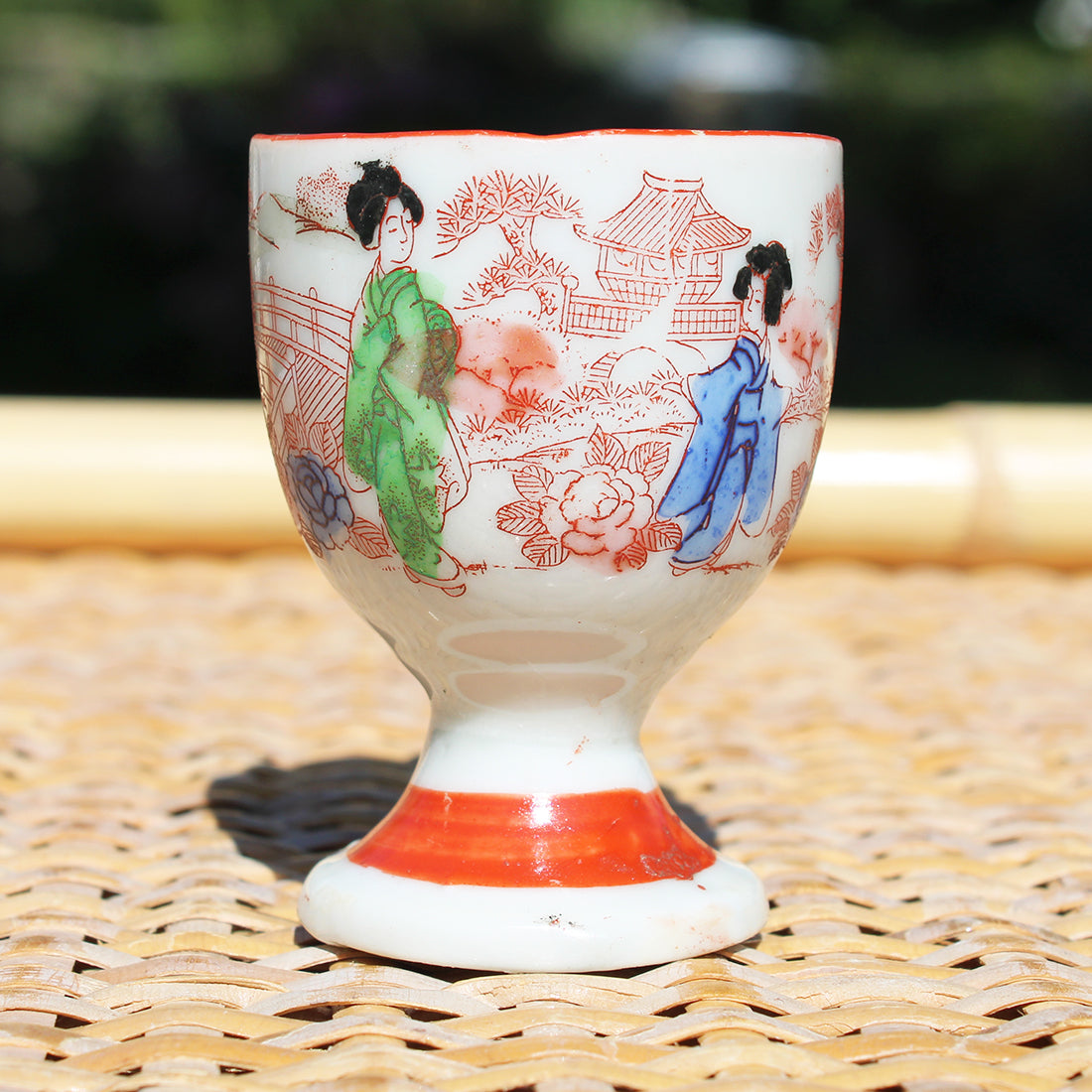 Ancien coquetier en porcelaine de Chine modèle japonais