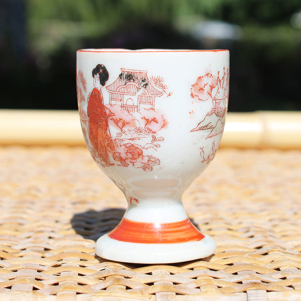 Ancien coquetier en porcelaine de Chine modèle japonais