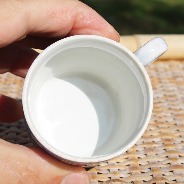 Ancienne tasse à café en faïence de Sarreguemines / Digoin modèle à damier bleu & blanc