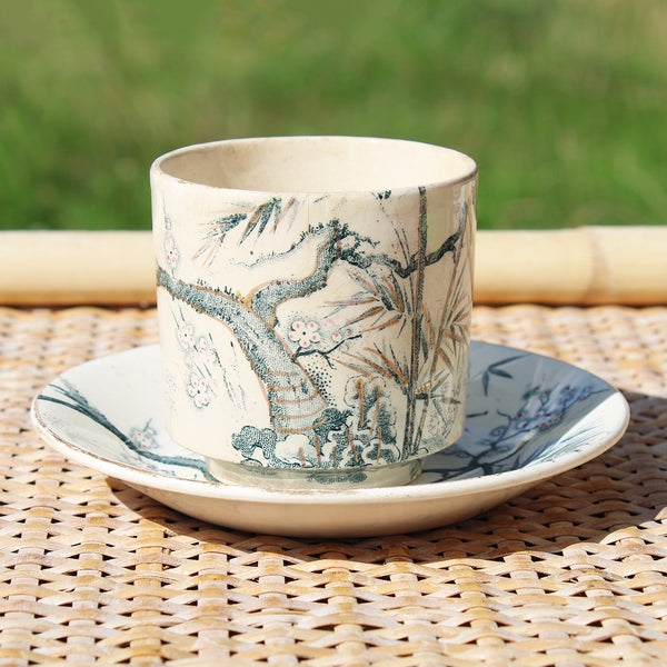 Ancienne tasse à café + soucoupe en faïence de Creil et Montereau / fleurs de pommier / bambou