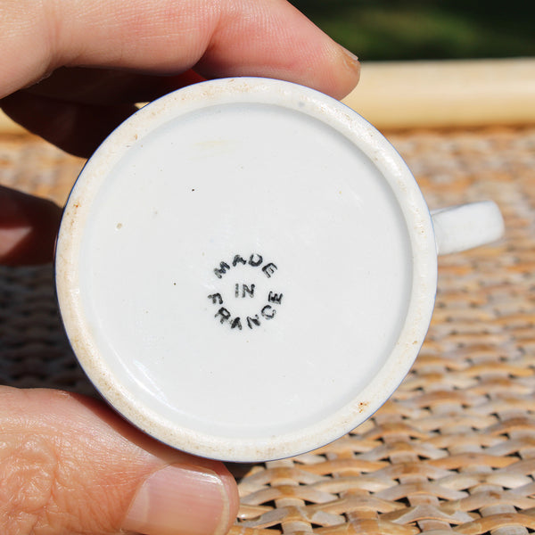 Ancienne tasse à café en faïence de Sarreguemines / Digoin modèle à damier bleu & blanc
