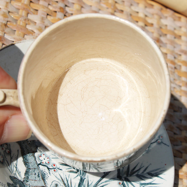 Ancienne tasse à café + soucoupe en faïence de Creil et Montereau / fleurs de pommier / bambou