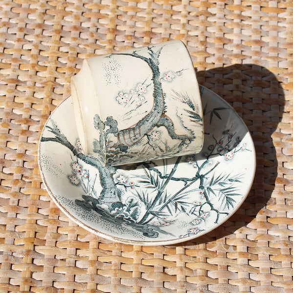 Ancienne tasse à café + soucoupe en faïence de Creil et Montereau / fleurs de pommier / bambou
