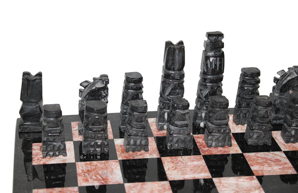 Jeu d'échecs pièces marbre / onyx rose & noir + échiquier modèle aztèque Mexique
