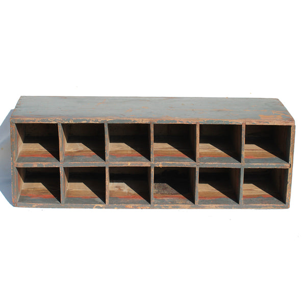 Ancien petit meuble d'atelier en bois 77 cm / de métier à poser / 12 casiers