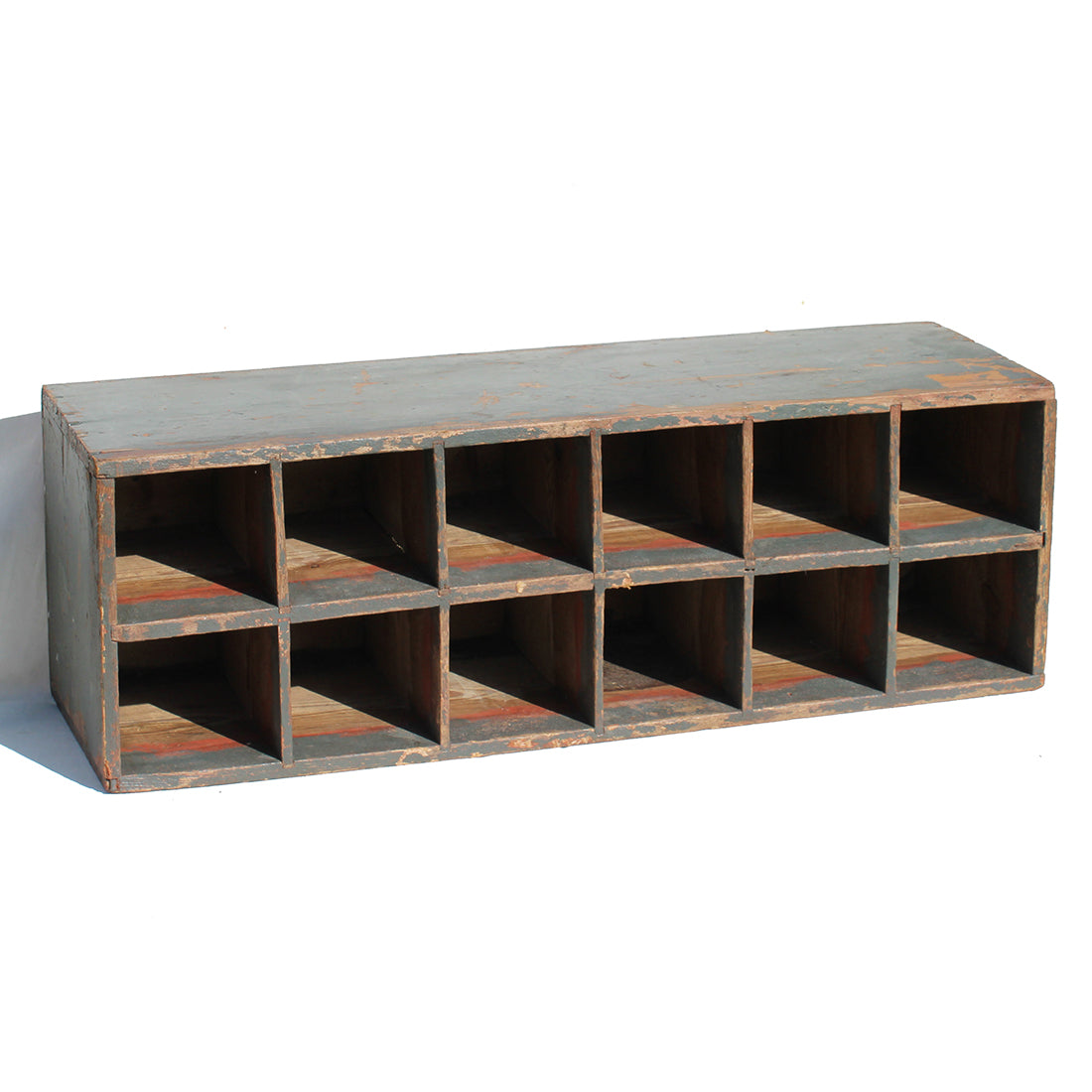 Ancien petit meuble d'atelier en bois 77 cm / de métier à poser / 12 casiers