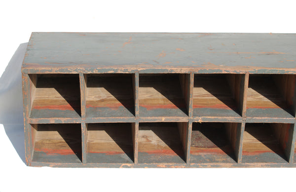 Ancien petit meuble d'atelier en bois 77 cm / de métier à poser / 12 casiers