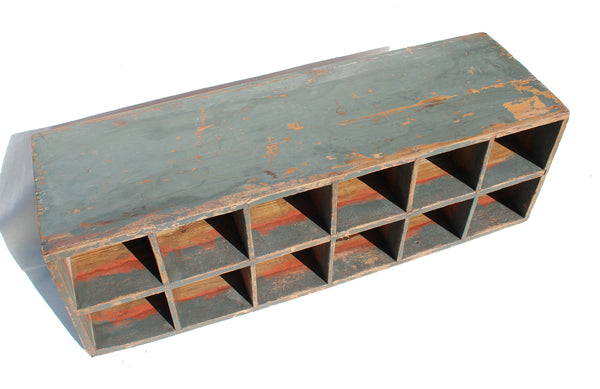 Ancien petit meuble d'atelier en bois 77 cm / de métier à poser / 12 casiers
