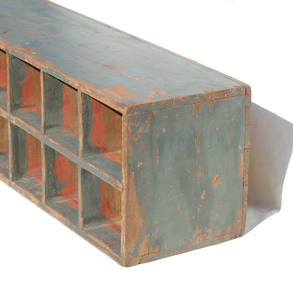 Ancien petit meuble d'atelier en bois 77 cm / de métier à poser / 12 casiers