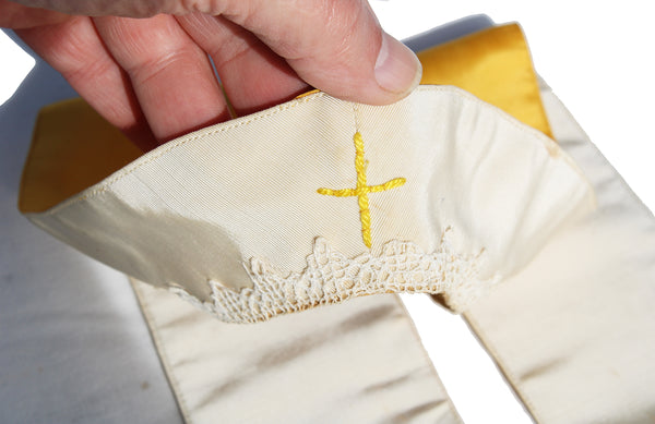 Ancien manipule liturgique / tissu de soie / religion