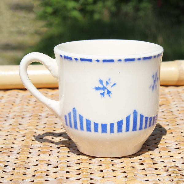 Ancienne tasse à café en faïence de Sarreguemines numérotée 3210