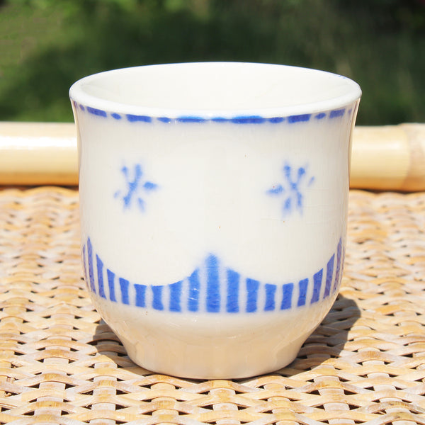 Ancienne tasse à café en faïence de Sarreguemines numérotée 3210