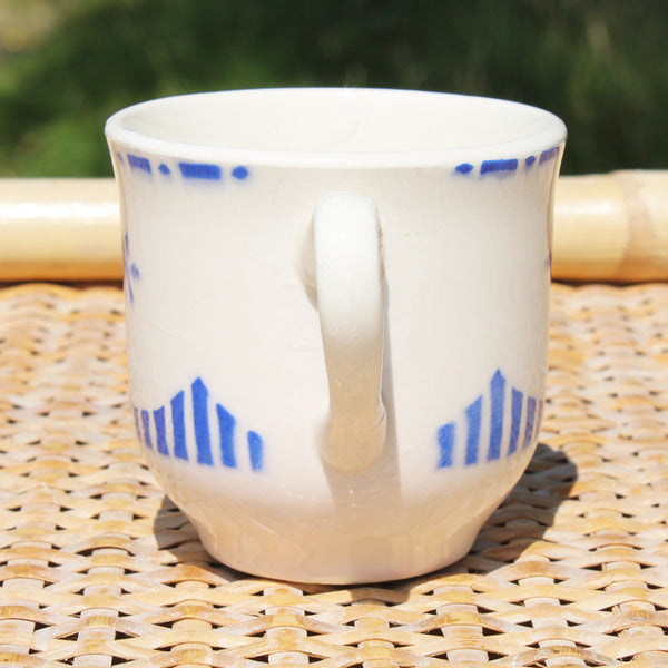 Ancienne tasse à café en faïence de Sarreguemines numérotée 3210