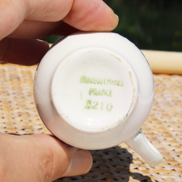 Ancienne tasse à café en faïence de Sarreguemines numérotée 3210