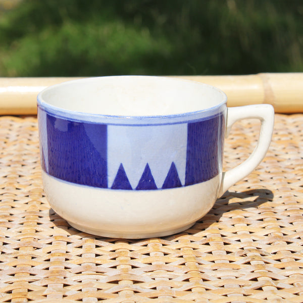 Ancienne tasse à café en faïence de Digoin Sarreguemines modèle Pontivy V.F. Paris