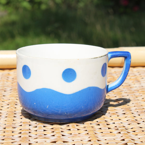 Ancienne tasse à café en faïence de Digoin Sarreguemines modèle bleu à pois