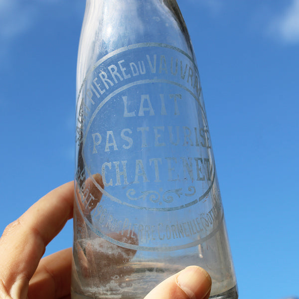 Ancienne bouteille de lait en verre / Laiterie Chatenet à Saint Pierre du Vauvray ( Eure )