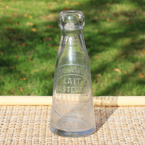 Ancienne bouteille de lait en verre / Laiterie Chatenet à Saint Pierre du Vauvray ( Eure )