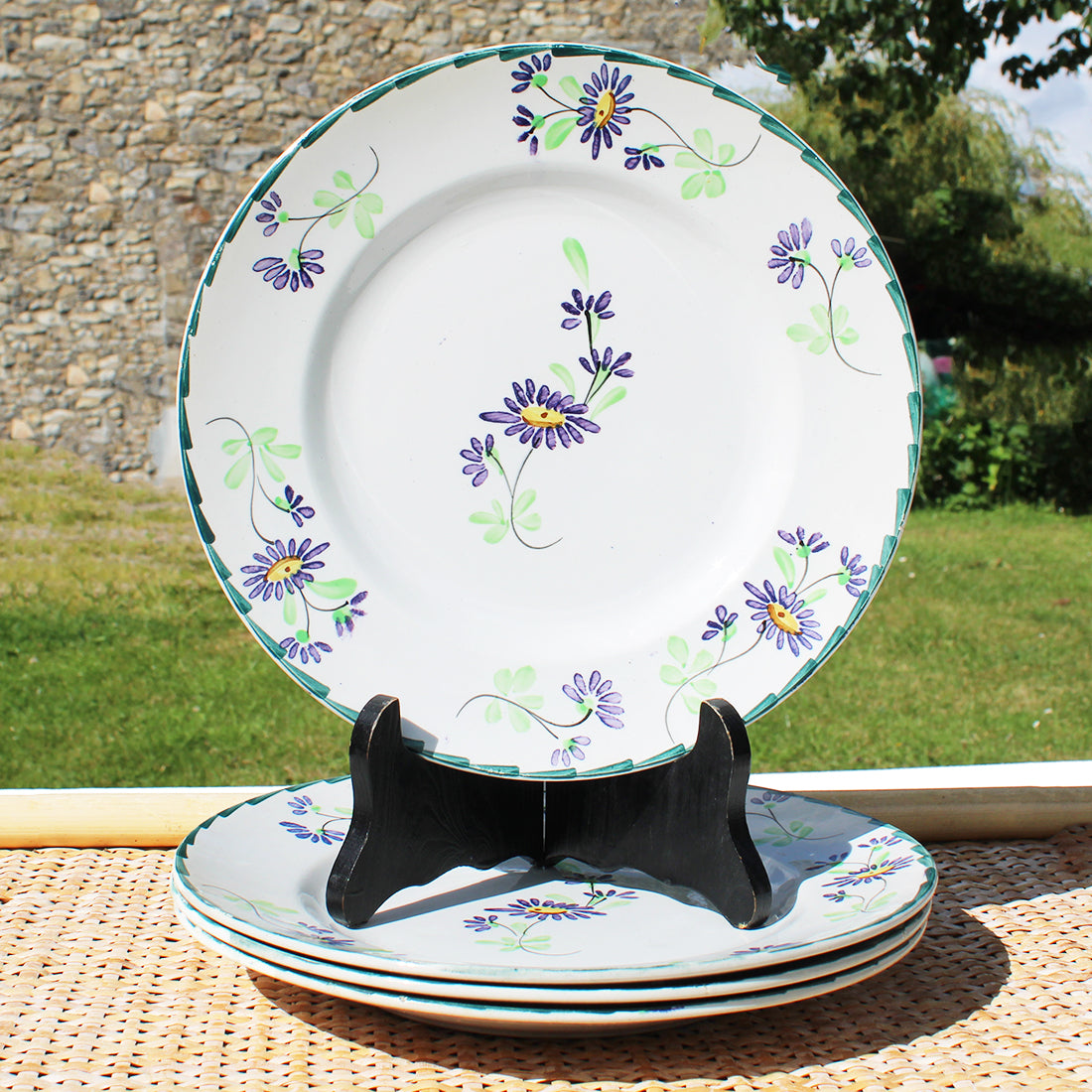 Ensemble de 4 assiettes plates anciennes en faïence de St Amand modèle à fleurs