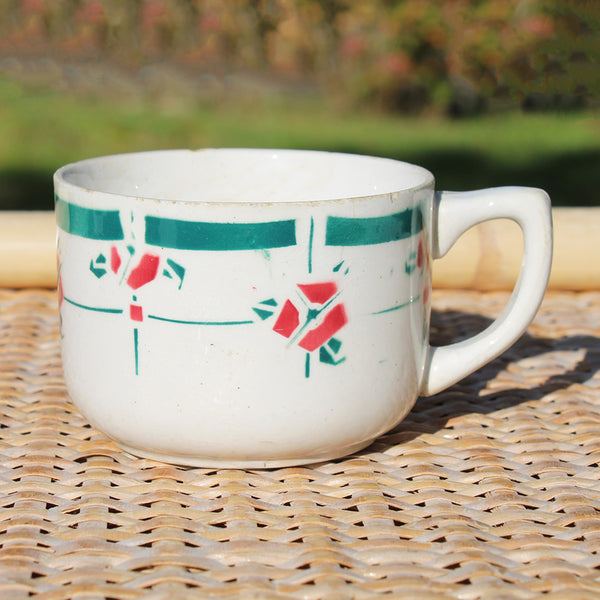 Ancienne tasse à café en faïence / modèle à fleurs art déco