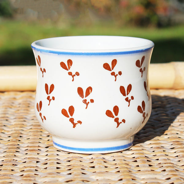 Ancienne tasse à café en opaque de Lunéville / modèle à fleurs