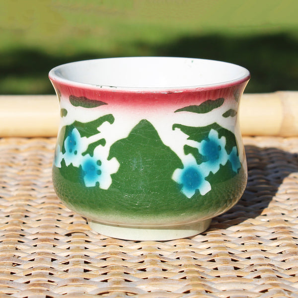 Ancienne tasse à café en opaque de Pexonne / modèle art déco