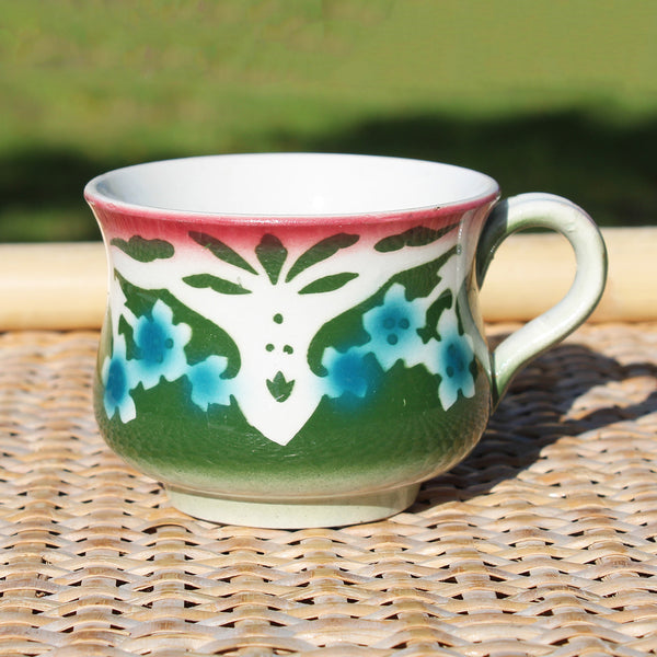 Ancienne tasse à café en opaque de Pexonne / modèle art déco