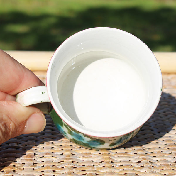 Ancienne tasse à café en opaque de Pexonne / modèle art déco
