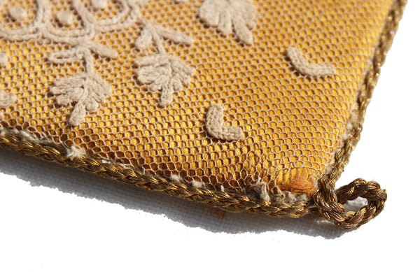 Ancienne pale de calice liturgique / broderie sur tulle / religion