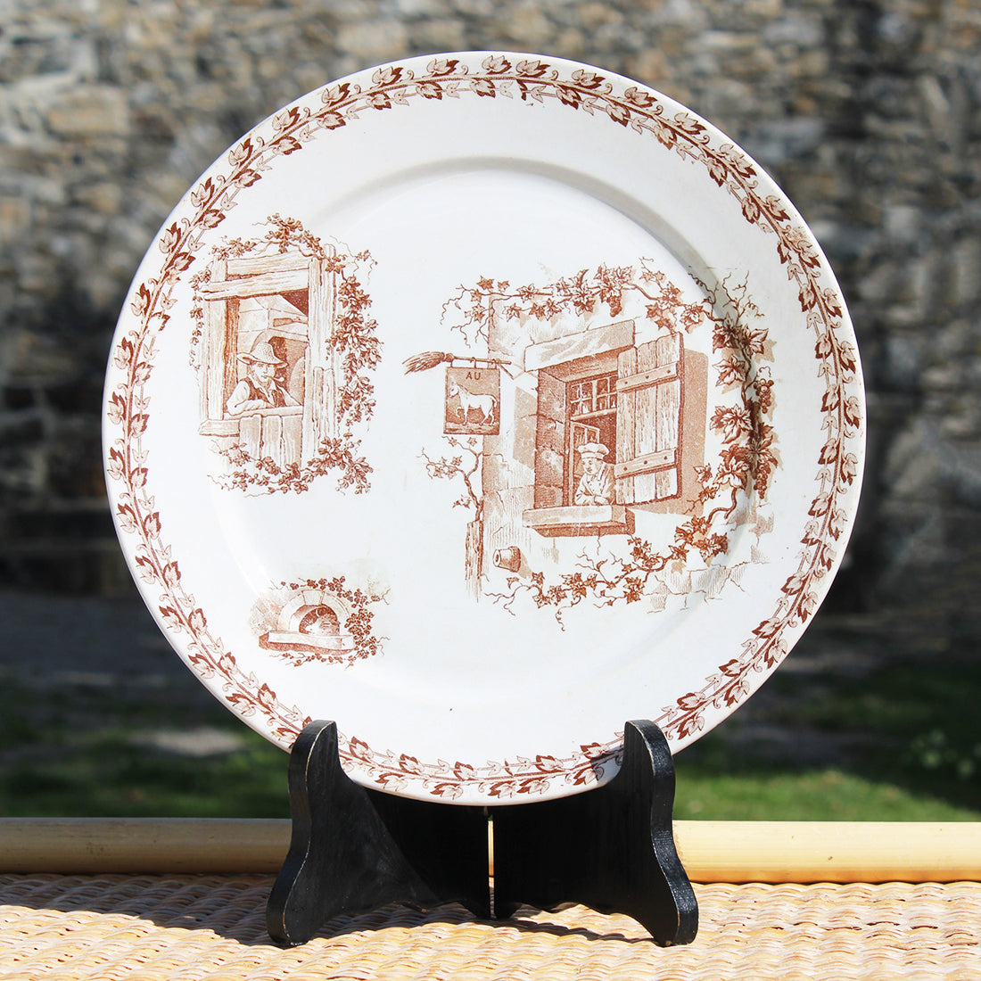 Ancienne assiette plate 24 cm en faïence de Sarreguemines modèle Beranger