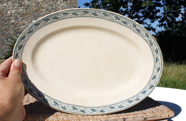 Ancien plat ovale 35.5 cm en faïence patinée de HB & Cie / Choisy le Roi modèle Champigny
