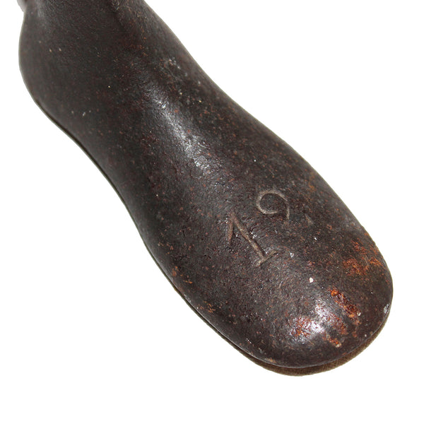 Ancien pied enfant enclume forme de chaussure de cordonnier en fonte 12 cm