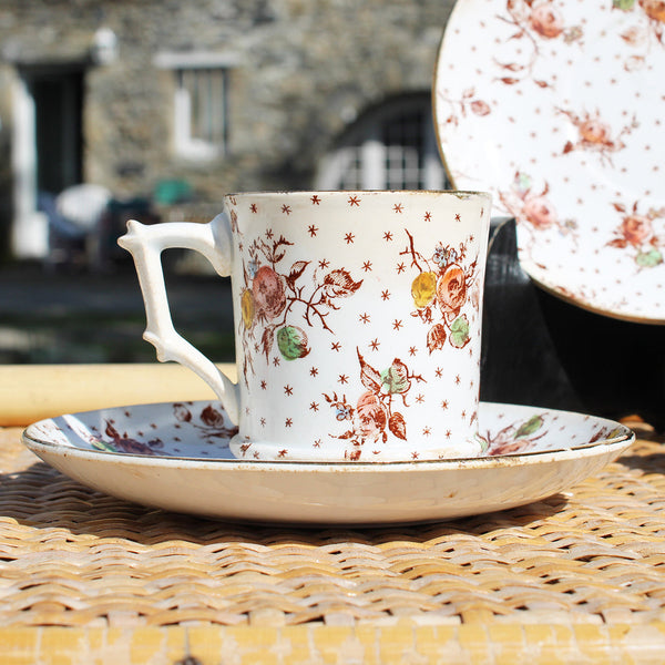 Duo de tasses à café anciennes + soucoupes de Gien modèle petites fleurs