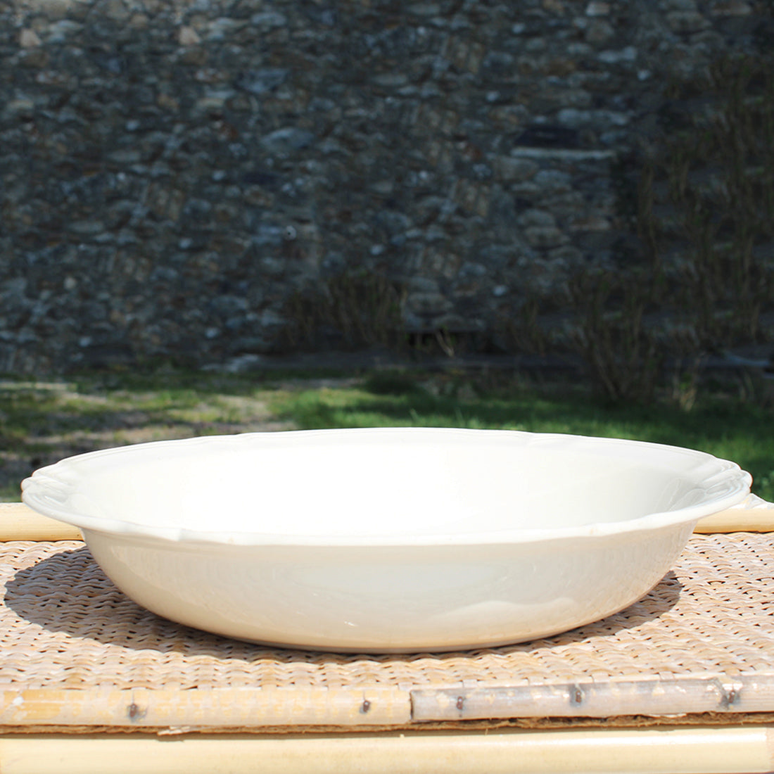 Ancien plat creux & rond 30.5 cm en faïence de Sarreguemines coloris ivoire