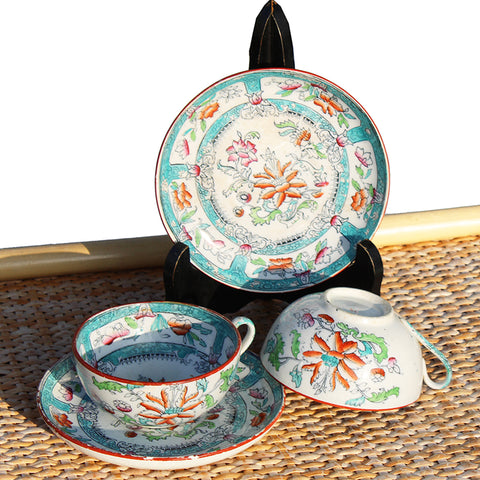 Paire de tasses à thé anciennes + soucoupes modèle fleuri japonisant