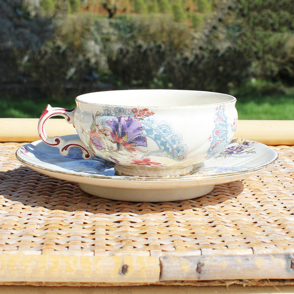 Ancienne tasse à thé + soucoupe en faïence de U & C Sarreguemines modèle Lavallière