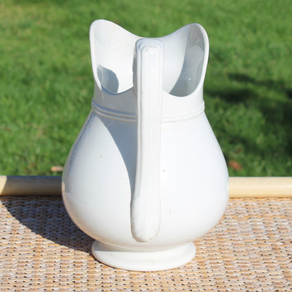 Broc ancien en faïence blanche – Pexonne FF – Anse en forme de tête de serpent