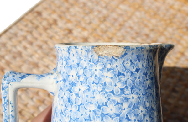 Ancien petit pichet / pot à lait 14 cm / U & C Sarreguemines / modèle Perse F coloris bleu