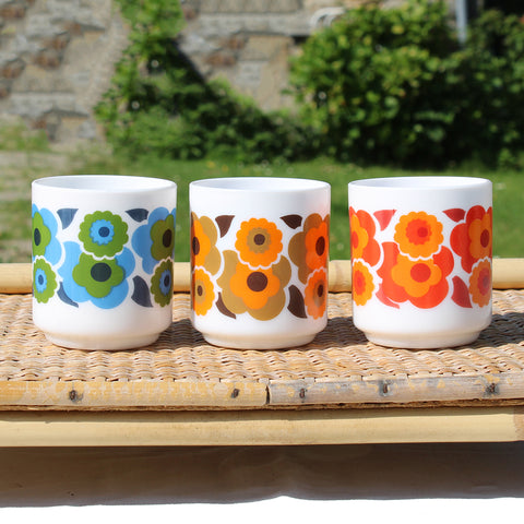 Ensemble de 3 mugs en Arcopal vintage modèle Lotus