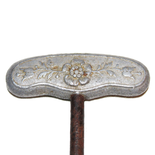 Ancien tire-bouchon en "T" poignée décorée de feuillages Breveté Aluminium Pur
