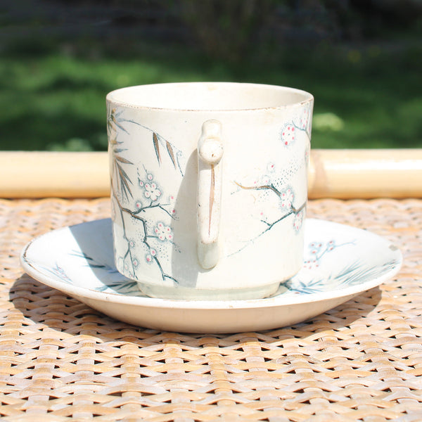 Ancienne tasse à café + soucoupe en faïence de Creil et Montereau / fleurs de pommier / bambou