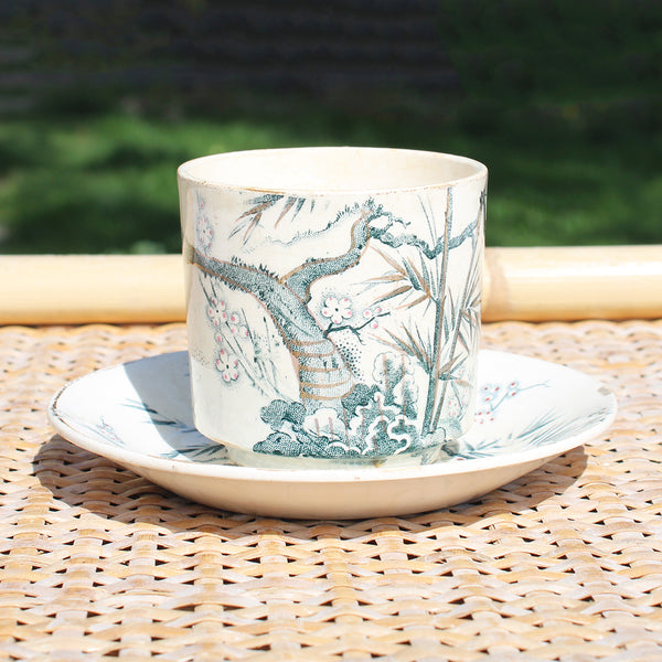 Ancienne tasse à café + soucoupe en faïence de Creil et Montereau / fleurs de pommier / bambou