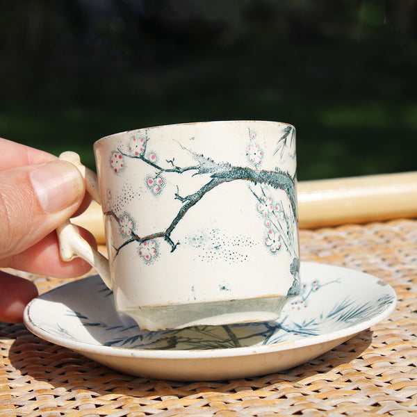 Ancienne tasse à café + soucoupe en faïence de Creil et Montereau / fleurs de pommier / bambou