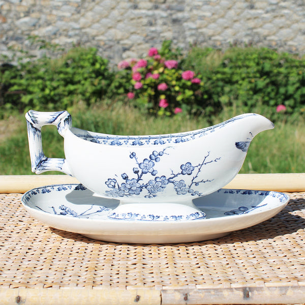 Ancienne saucière en faïence de U & C Sarreguemines modèle Carmen