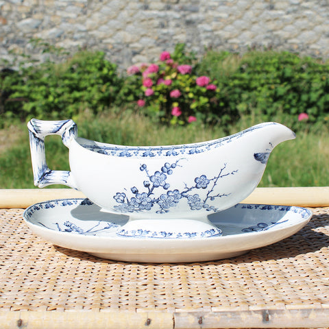 Ancienne saucière en faïence de U & C Sarreguemines modèle Carmen