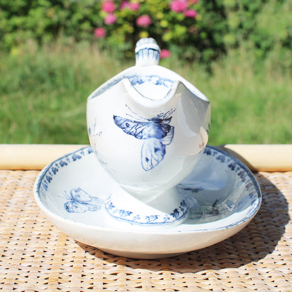 Ancienne saucière en faïence de U & C Sarreguemines modèle Carmen